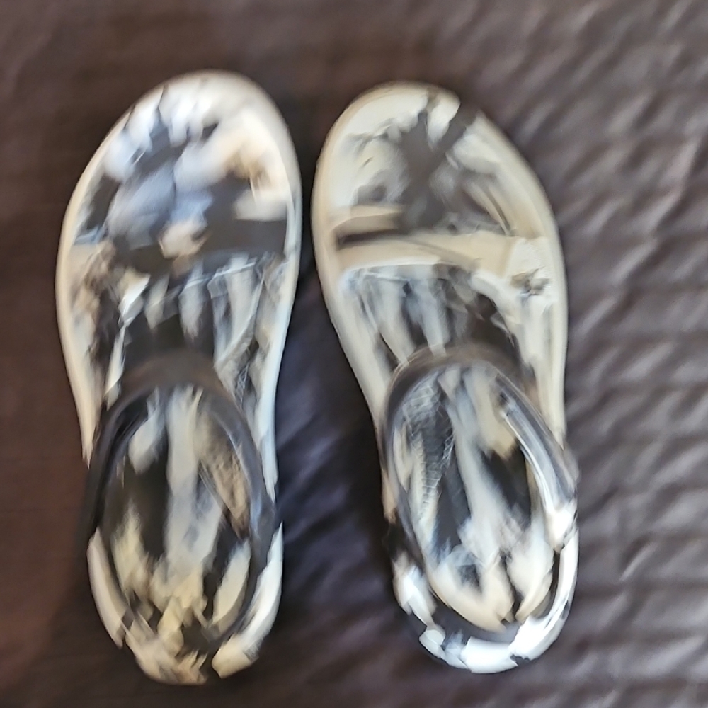 Black and White Strappy Sandals - Picture 5 of 6
